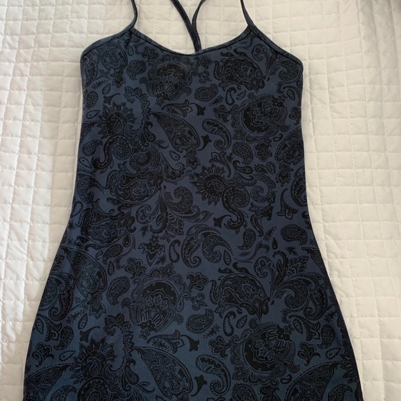 Lululemon tank - Picture 1 of 4